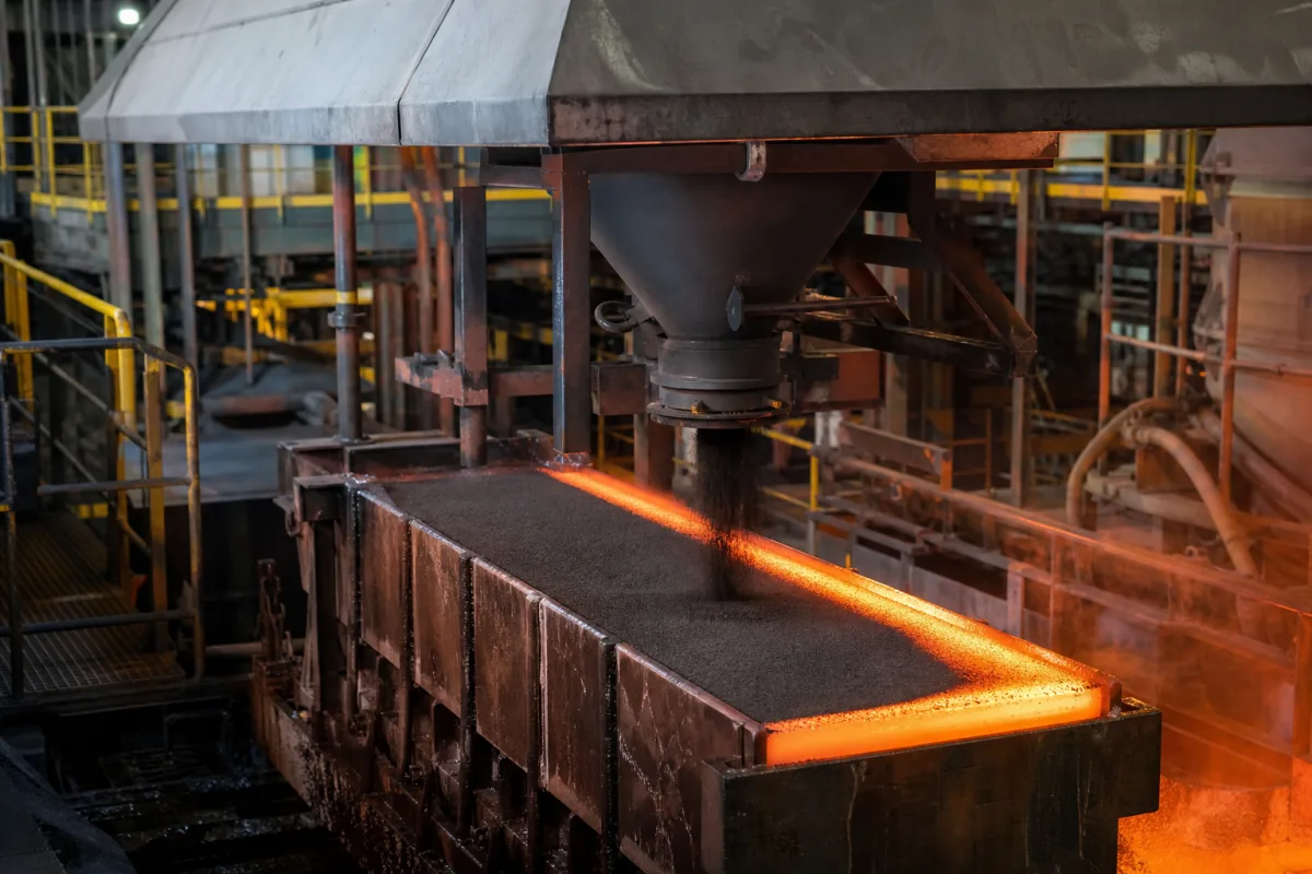 Stranggießpulver in einer industriellen Fertigungsumgebung